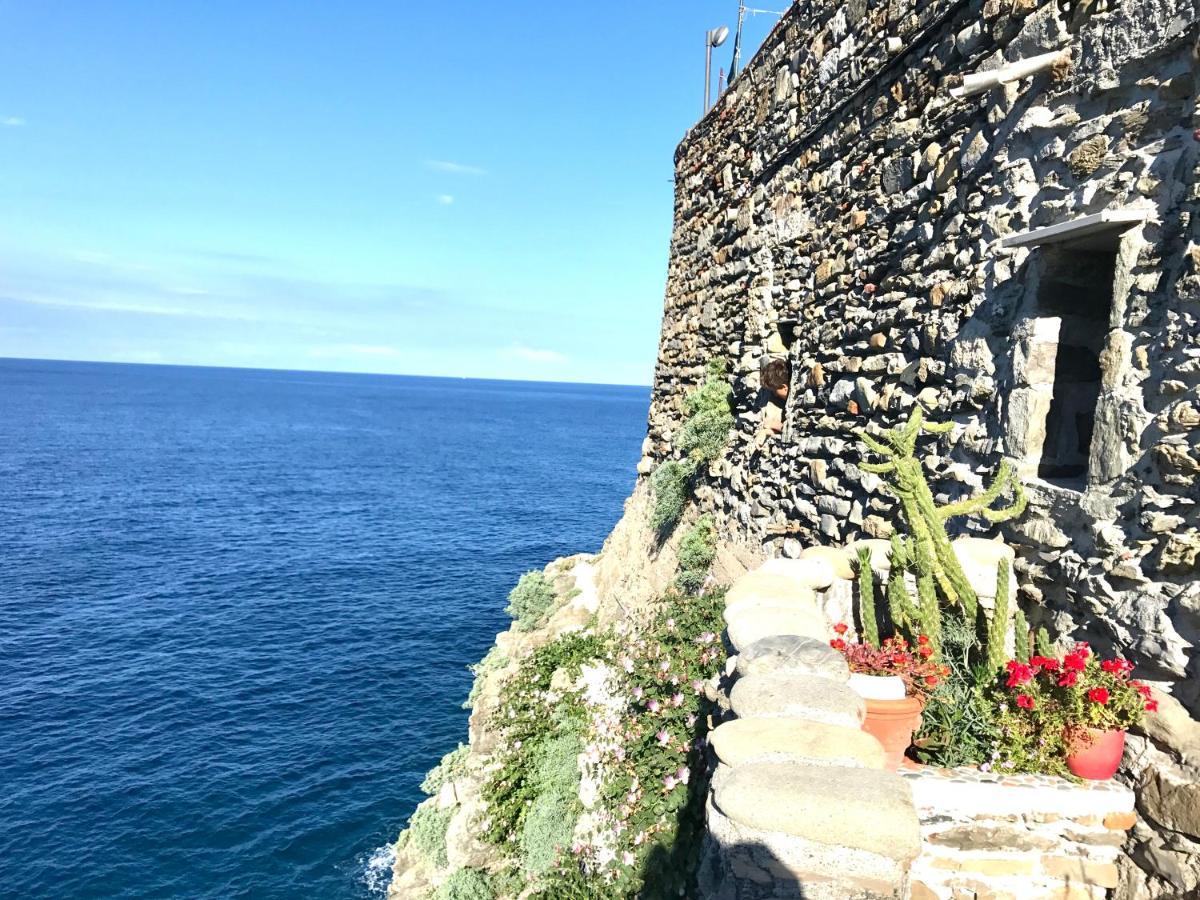 La Marina Tower Apartment With Private Sea View Terrace Vernazza Bagian luar foto